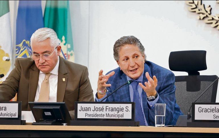 Juan José Frangie durante la aprobación de la Ley de Ingresos 2026 en sesión de Ayuntamiento. ESPECIAL