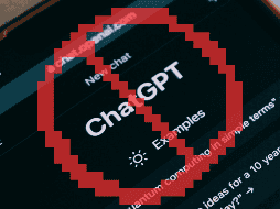 Desde su lanzamiento a finales de 2022, ChatGPT se ha convertido en una herramienta masiva con más de 700 millones de usuarios semanales. ESPECIAL / Canva