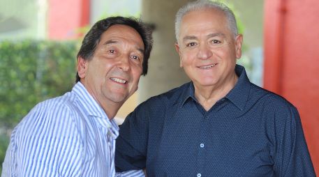 Julio Acevedo y Eduardo “Chacho” Vergara en la reunión de ex-alumnos del Colegio Cervantes Costa Rica Generación 1962-1975. GENTE BIEN JALISCO / Revista del 29 de agosto 2025