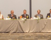 El proyecto del tren fue presentado por Eduardo Acosta, quien detalló que la ruta tendría una extensión de 42 kilómetros y se recorrería en 38 minutos.