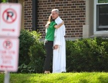 El agresor, identificado como Robert Westman, utilizó tres armas distintas para disparar a través de las ventanas de la iglesia del colegio. EFE/Craig Lassig