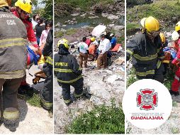 Oficiales de Protección Civil y Bomberos de Guadalajara rescataron a tres jóvenes lesionados en la Barranca de Huentitán. ESPECIAL / FACEBOOK Protección Civil y Bomberos GDL