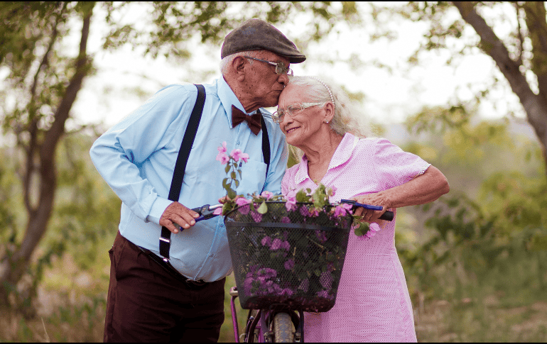 El objetivo principal del Día de los Abuelos es crear recuerdos inolvidables y celebrar a los más sabios de la familia como se merecen. UNSPLASH / J. REIS