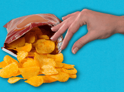 Quienes reportan carencia nutricional tampoco pueden dejar de picotear alimentos entre comidas o a lo largo del día. ESPECIAL / CANVA