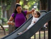 Las mujeres dedicaron, en promedio, 9.4 horas más a la semana que los hombres al cuidado de niñas y niños de 0 a 5 años. EL INFORMADOR/ARCHIVO