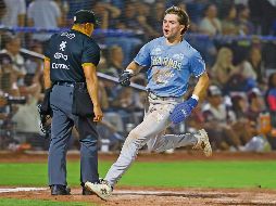 Mateo Gil conectó un jonrón en la primera entrada que le dio la ventaja momentánea a la novena tapatía. ESPECIAL