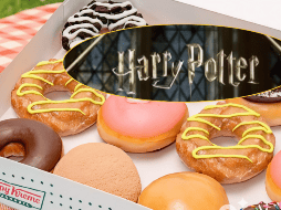 A través de las redes sociales de Krispy Kreme México, la famosa cadena de cafetería compartió algunas fotografías de donas decoradas a la manera de cada una de las casas del Colegio Hogwarts de Magia y Hechicería. IG / @krispykrememexico / @harrypotter