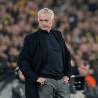 Edson Álvarez se queda sin técnico; Mourinho se va del Fenerbahce