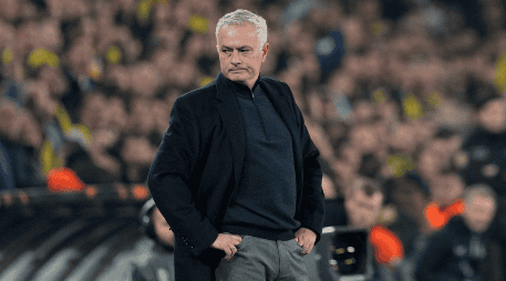 Fenerbahce anunció este viernes que José Mourinho fue despedido como técnico, tras no poder avanzar en la fase previa en la Champions ante el Benfica. AP / ARCHIVO
