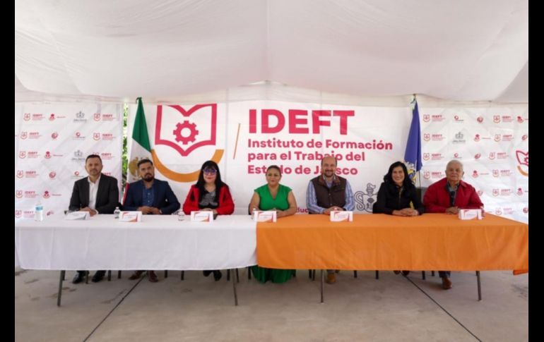 IDEFT entregó constancias a 80 personas que concluyeron cursos de capacitación en el plantel Tlaquepaque. CORTESÍA