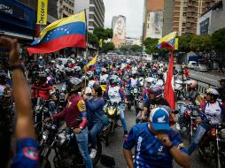 Miles de caraqueños han mostrado su apoyo al régimen de Maduro. EFE