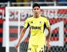 En duelos uno a uno, ganó tres de seis y recibió una falta. En la parte positiva, tuvo una efectividad del 89% en pases. ESPECIAL / X / @Fenerbahçe