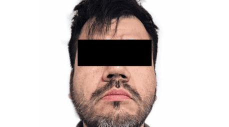 El hijo del exlíder del Cártel del Golfo iba a bordo de un vehículo y se le aseguraron un arma de fuego, un cargador y cinco cartuchos útiles.  ESPECIAL/FGR