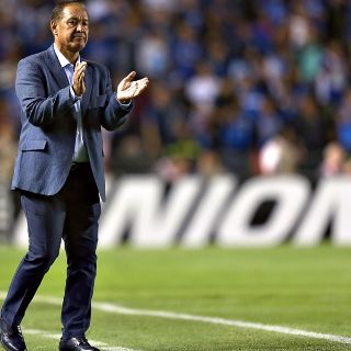 Los inventos de Milito le están costando muchos resultados a Chivas: Sergio Lugo