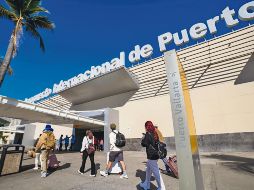 Pasajeros abordando vuelos internacionales, que representan la mayoría del tráfico en el aeropuerto. ESPECIAL