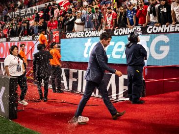 Fernando Gago abandonó el Estadio Caliente entre abucheos e insultos de los aficionados. IMAGO7.