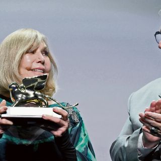 Kim Novak recibe el León de Oro honorífico