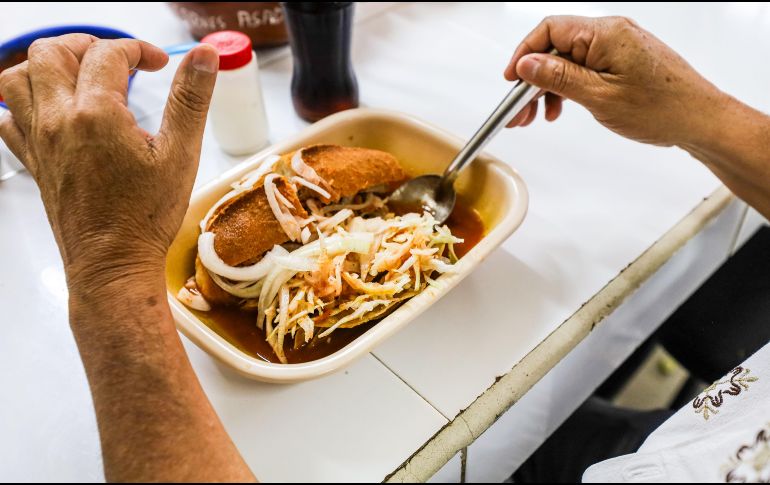La torta ahogada no solo es deliciosa para los habitantes de Guadalajara, lugar de donde es originaria, sino que aparece entre las comidas de Jalisco mejor rankeadas en Taste Atlas. EL INFORMADOR / ARCHIVO