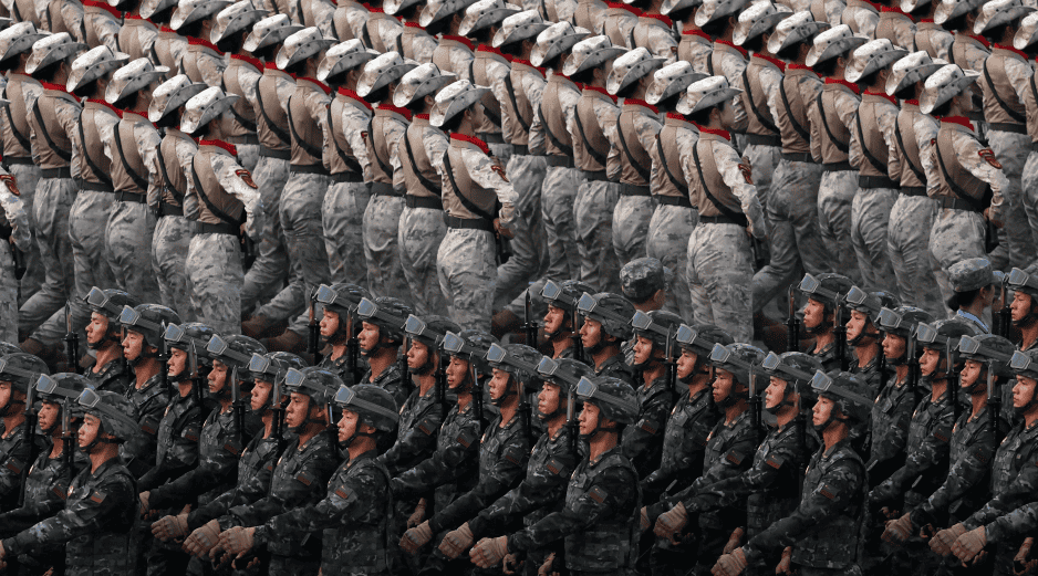 Un grupo de soldados participa en el desfile del 80 aniversario de la rendición de Japón en la IIGM celebrado en Pekín este miercoles. EFE/ Alexander Kazakov/ Sputnik/ Kremlin Pool