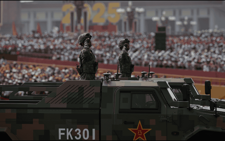 China mostró su músculo militar hoy en el aniversario del fin de la Segunda Guerra Mundial. EFE / EPA / ANDRES MARTINEZ CASARES