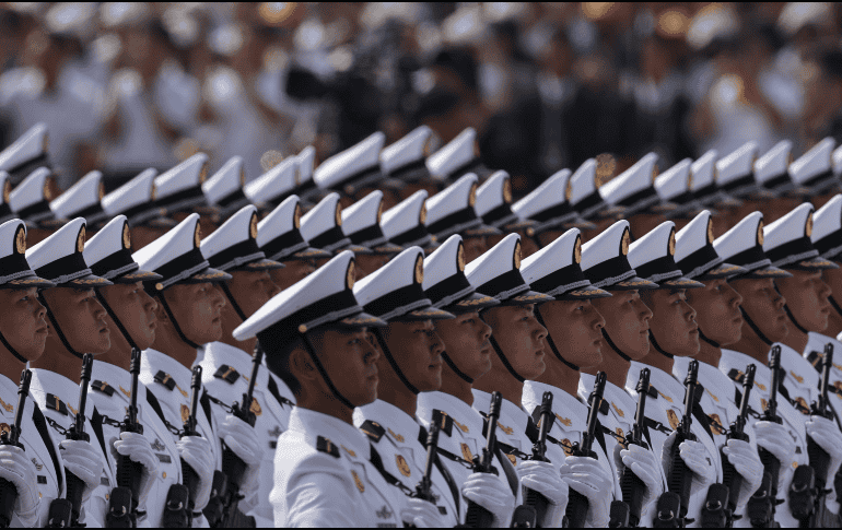 Aspectos del desfile militar en China realizado el día de hoy. EFE/EPA/ANDRES MARTINEZ CASARES