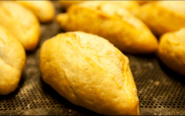 Ambos son panes sin azúcar, de sabor neutro, ideales para acompañar distintos platillos. EL INFORMADOR/ ARCHIVO.