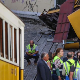 Accidente en funicular deja 17 muertos en Portugal