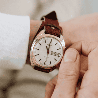 ¿Izquierda o derecha? Esta es la mano correcta para usar el reloj