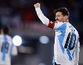 Messi fue conmovido hasta las lágrimas entre demostraciones de amor constante del público y la compañía de su familia. EFE/ J. Roncoroni.