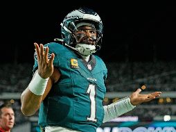 Jalen Hurts fue la bujía del ataque de los campeones, después de anotar en un par de ocasiones por la vía terrestre. AFP/M. Leff