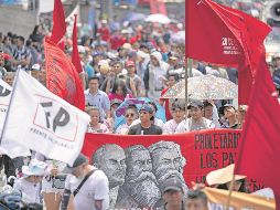 Trabajadores del país se han manifestado a favor de una reducción de la jornada laboral. AFP