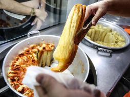 Los tamales, cocidos al vapor en hojas de maíz o plátano, son infaltables en las Fiestas Patrias. EL INFORMADOR / ARCHIVO