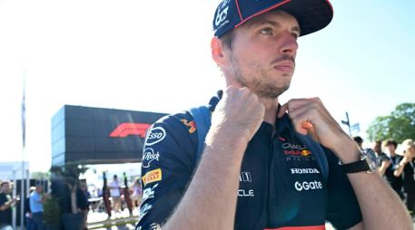 Verstappen conquistó la pole position tras una batalla vibrante frente a los McLaren, que lo persiguieron hasta la última curva de la clasificación. EFE / D. Dal Zennaro