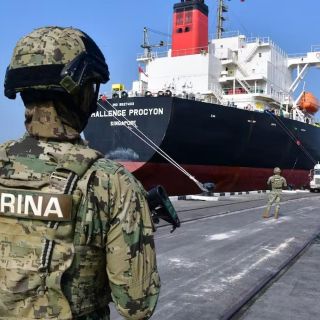 Detienen a vicealmirante y empresarios por huachicoleo