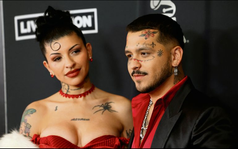 Cazzu y Christian Nodal. Los cantantes posaron junto en 2022 durante un viaje a Las Vegas; actualmente tienen problemas por cuestiones legales de su hija. AFP/F. Harrison