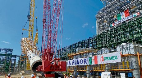 Salina Cruz. La planta de Pemex enfrenta dificultades con sus prestadores de servicios. ESPECIAL