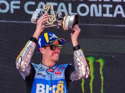 Un decidido Álex Márquez tomó la iniciativa y superó a su hermano en el cuarto giro. EFE/ E. FONTCUBERTA