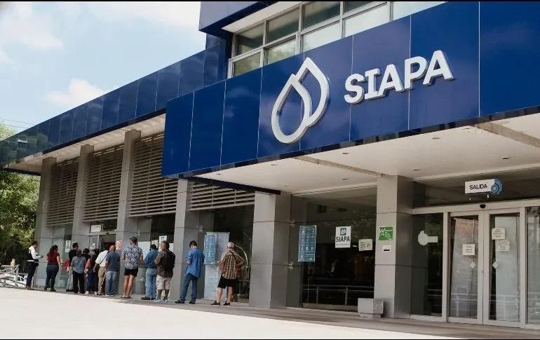 El SIAPA enfrenta fallas constantes en el suministro, deudas, una nómina obesa y cara, rezago en la sustitución de redes de agua y drenaje, así como una infraestructura colapsada que provoca fugas y socavones. EL INFORMADOR/ Archivo