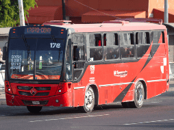 Un camión de transporte público, de la ruta 176, y otro tipo trompo volcaron, dejando como saldo tres personas con lesiones leves en Camino a la Unión del 4. EL INFORMADOR/ ARCHIVO