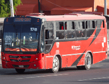 Un camión de transporte público, de la ruta 176, y otro tipo trompo volcaron, dejando como saldo tres personas con lesiones leves en Camino a la Unión del 4. EL INFORMADOR/ ARCHIVO