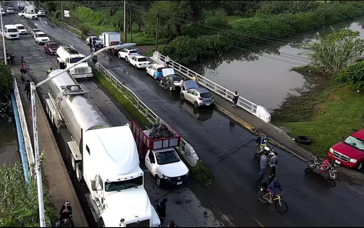 Al momento, de manera preliminar, no se registran viviendas ni negocios inundados, pero se realizan recorridos de vigilancia en Altus Bosque y la colonia La Gigantera. ESPECIAL / AYUNTAMIENTO DE TLAJOMULCO