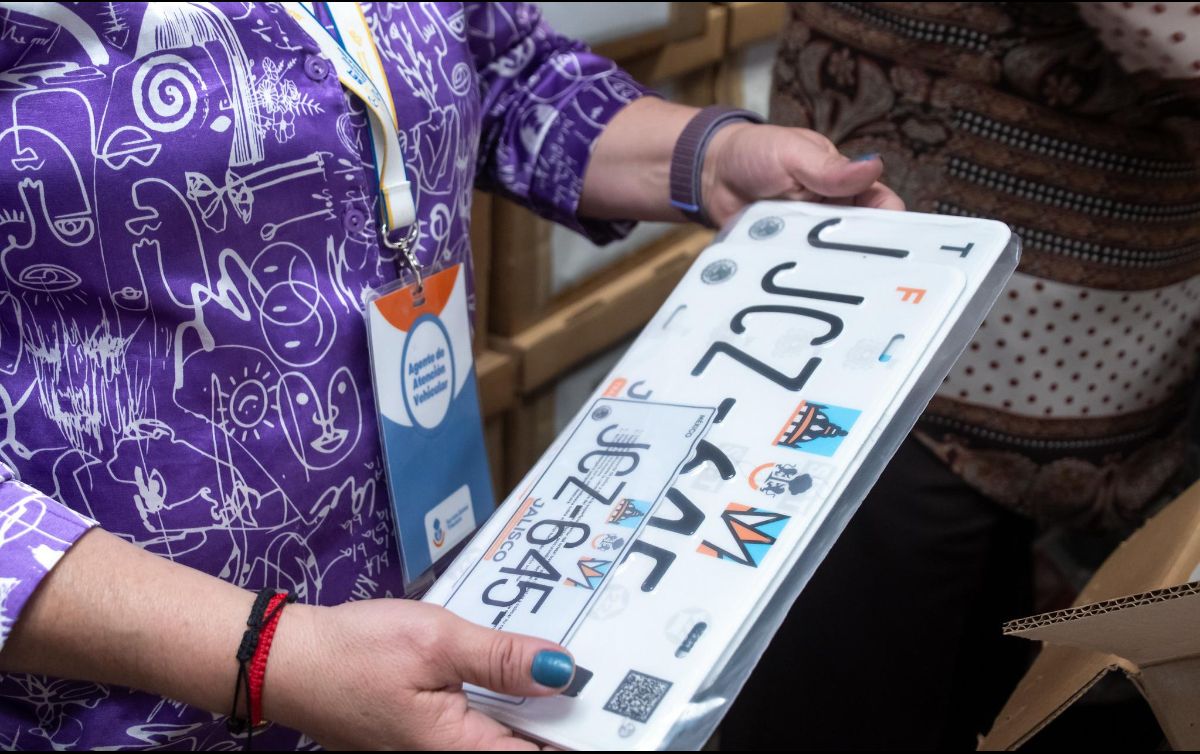 Las sanciones por no portar los nuevos diseños de placas en Jalisco comenzarán a aplicarse a partir del 1 de enero del 2026. ESPECIAL/Gobierno de Jalisco