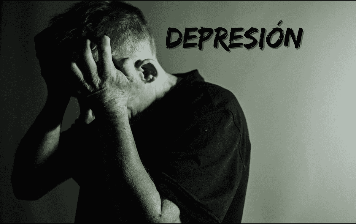 Los síntomas de la depresión son: pérdida de interés en actividades, irritabilidad, falta de energía, cambios en el apetito y el sueño, y aislamiento social. ESPECIAL / CANVA