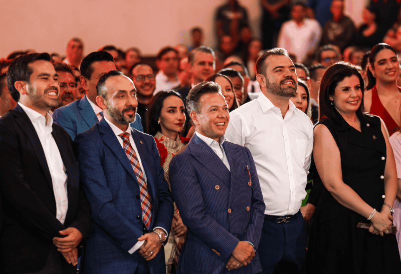 Quirino Velazquez, junto al Gobernador de Jalisco, Pablo Lemus. EL INFORMADOR/ A. Navarro