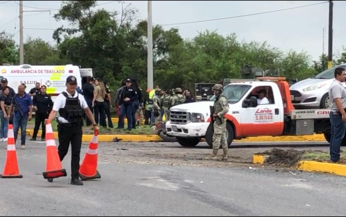 El choque entre un vehículo oficial de la Secretaría de la Defensa Nacional, que realizaba el traslado de reos federales, y una camioneta particular, dejó hoy un saldo de 14 personas lesionadas. ESPECIAL