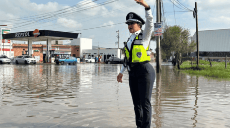 Para liberar la avenida Adolf Horn, personal de los tres niveles de Gobierno acudieron al sitio. ESPECIAL/Policía Vial Jalisco