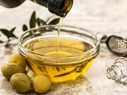 El aceite de oliva no es otra cosa más que la concentración oleosa de aceitunas maduras separada del 