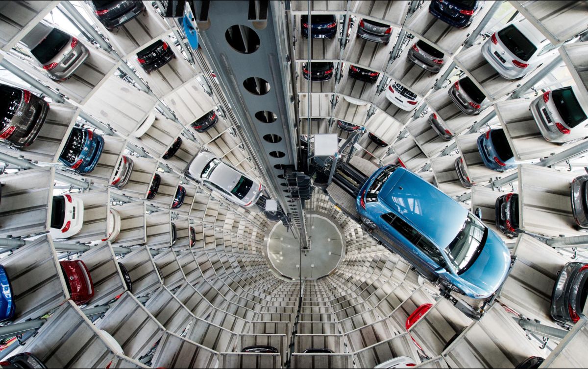 Las distribuidoras mexicanas han invertido más de 60 mil millones de pesos en 800 puntos de venta de marcas chinas, lo que representa 32 mil empleos directos que podrían verse comprometidos. EFE/J. Stratenschulte