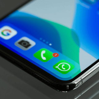 ¿Cuál es la diferencia entre bloquear y restringir en WhatsApp?