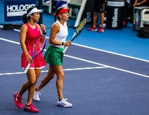 La tenista mexicana Giuliana Olmos, haciendo dupla con la indonesia Aldila Sutjiadi, en el torneo de tenis que se lleva a cabo en Guadalajara. EL INFORMADOR / A. Navarro